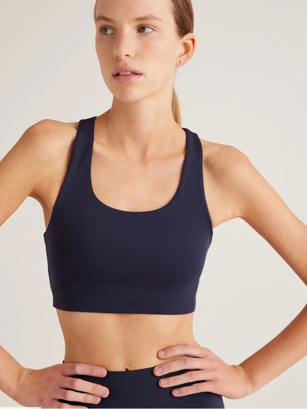 QUINCE SPORTS BRA SIZE M NWT